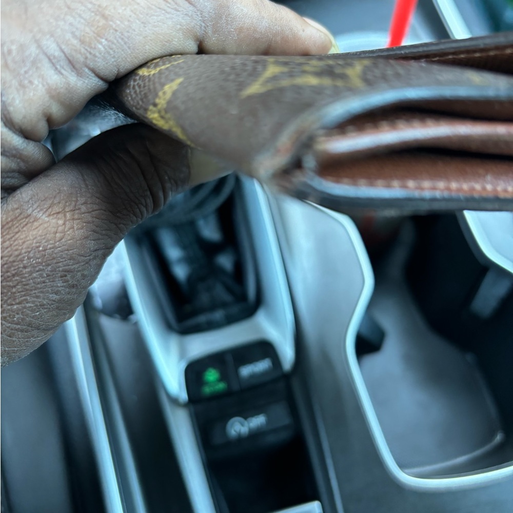 Authentic Lv wallet long - Picture 4 of 16
